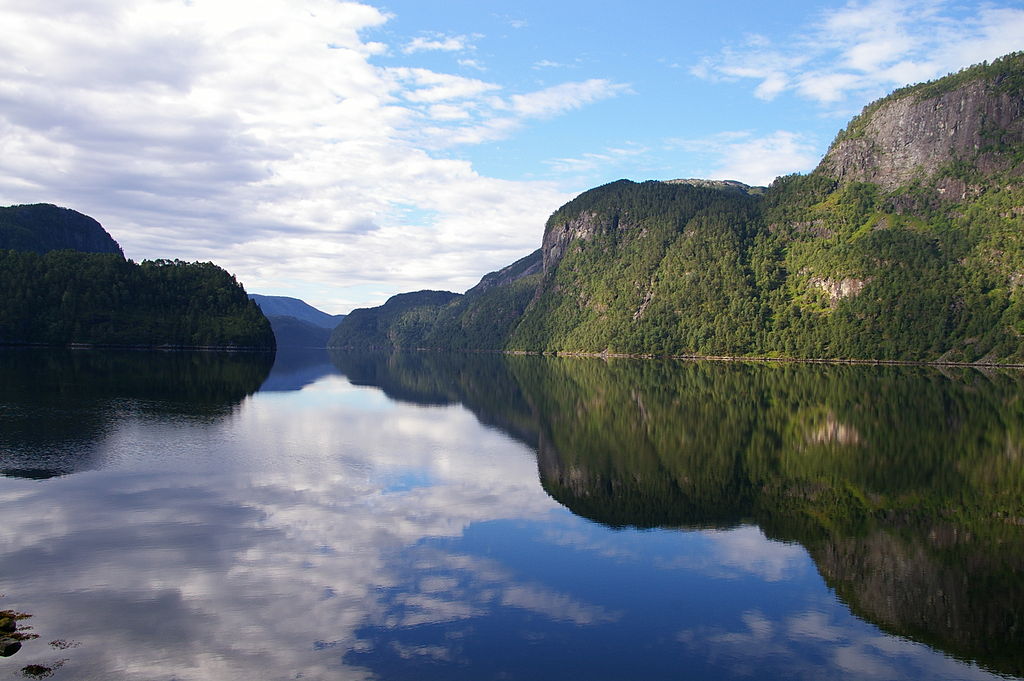 Mountains on a lake.